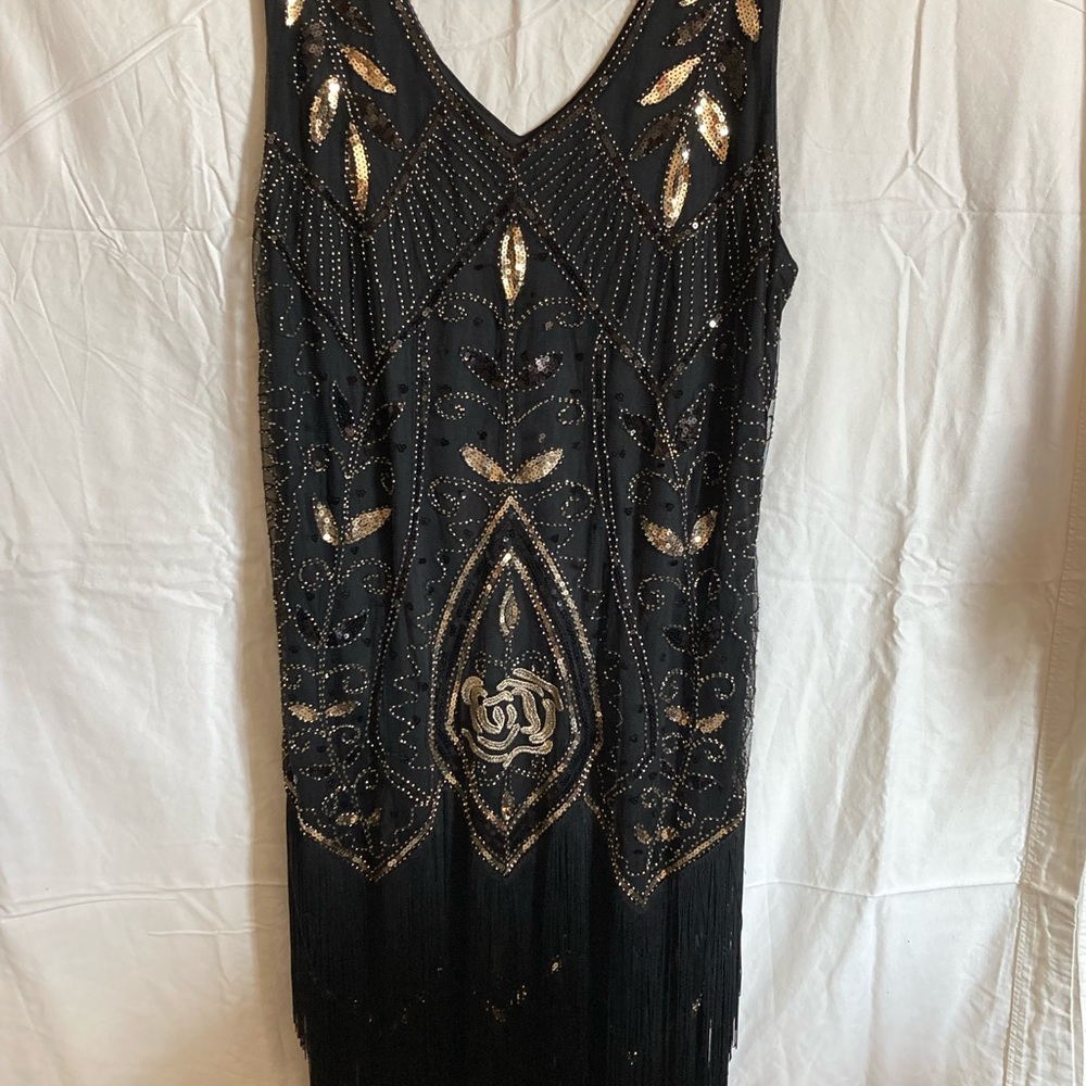 Black and Gold Sequin V-Neck Flapper Dress